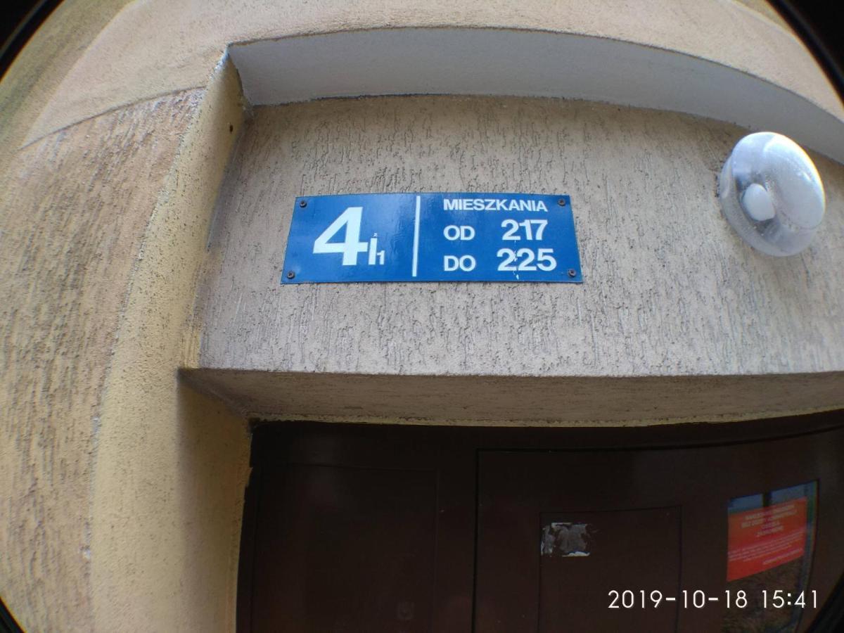 2120 Przyjazni 4 - Tanie Pokoje - Samodzielne Zameldowanie - Self Check In Познан Екстериор снимка
