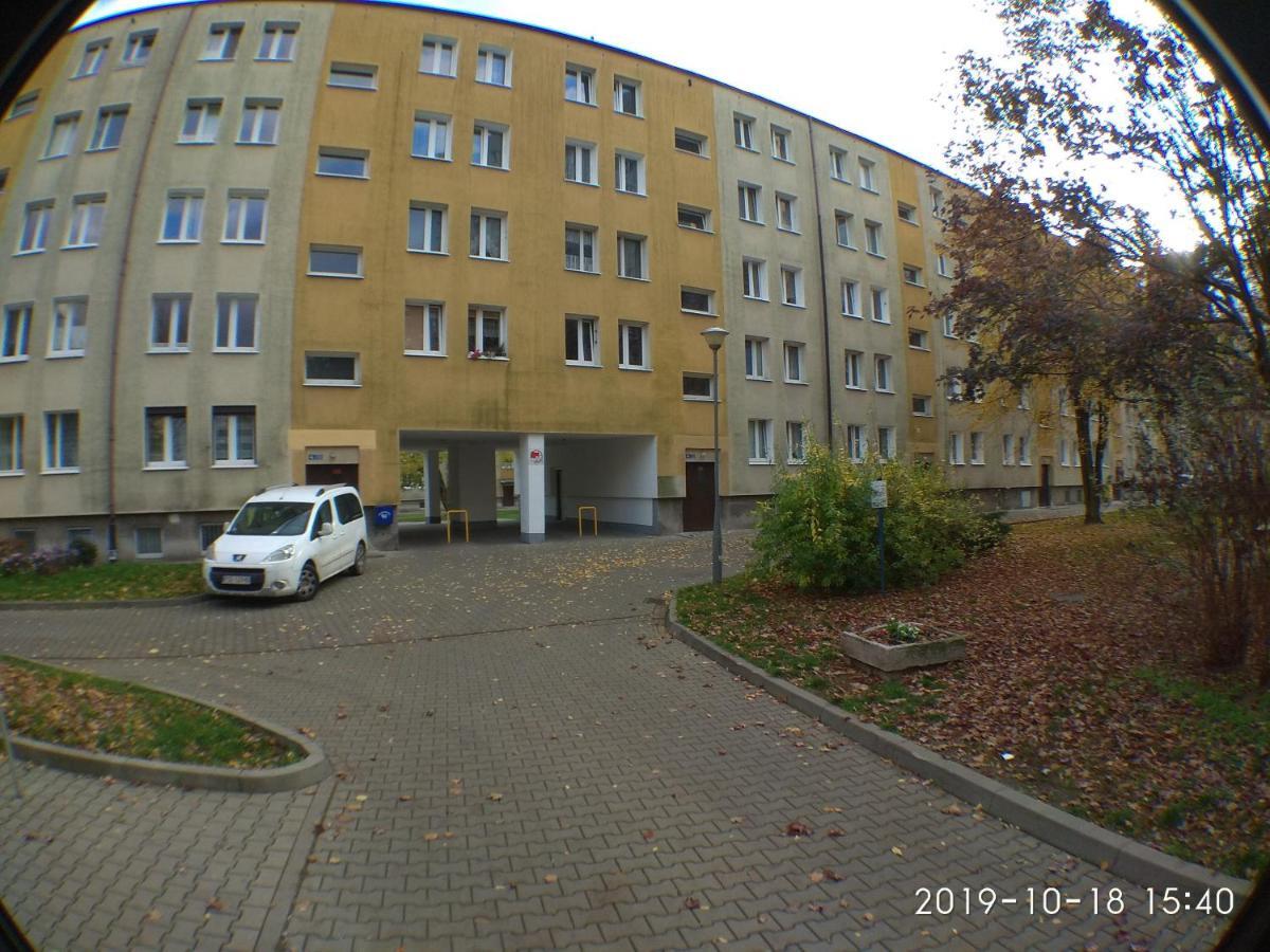 2120 Przyjazni 4 - Tanie Pokoje - Samodzielne Zameldowanie - Self Check In Познан Екстериор снимка
